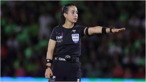 Katia Itzel García hace historia como la primera árbitra central mexicana en un Mundial